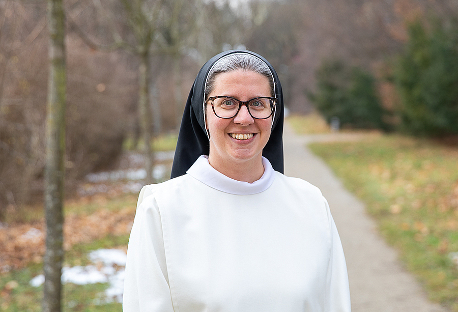 Die neue Vorsitzende der Ordenskonferenz, Sr. Franziska Madl, hat sich in einem Interview für mehr Zusammenarbeit zwischen Orden und Diözesen, klare Qualitätsorientierung und realistischen Umgang mit Wandel ausgesprochen.